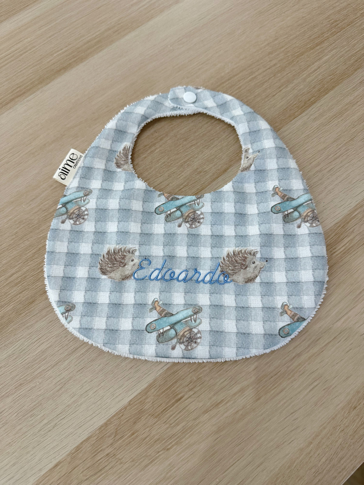 Bavaglino artigianale personalizzabile a quadretti azzurro