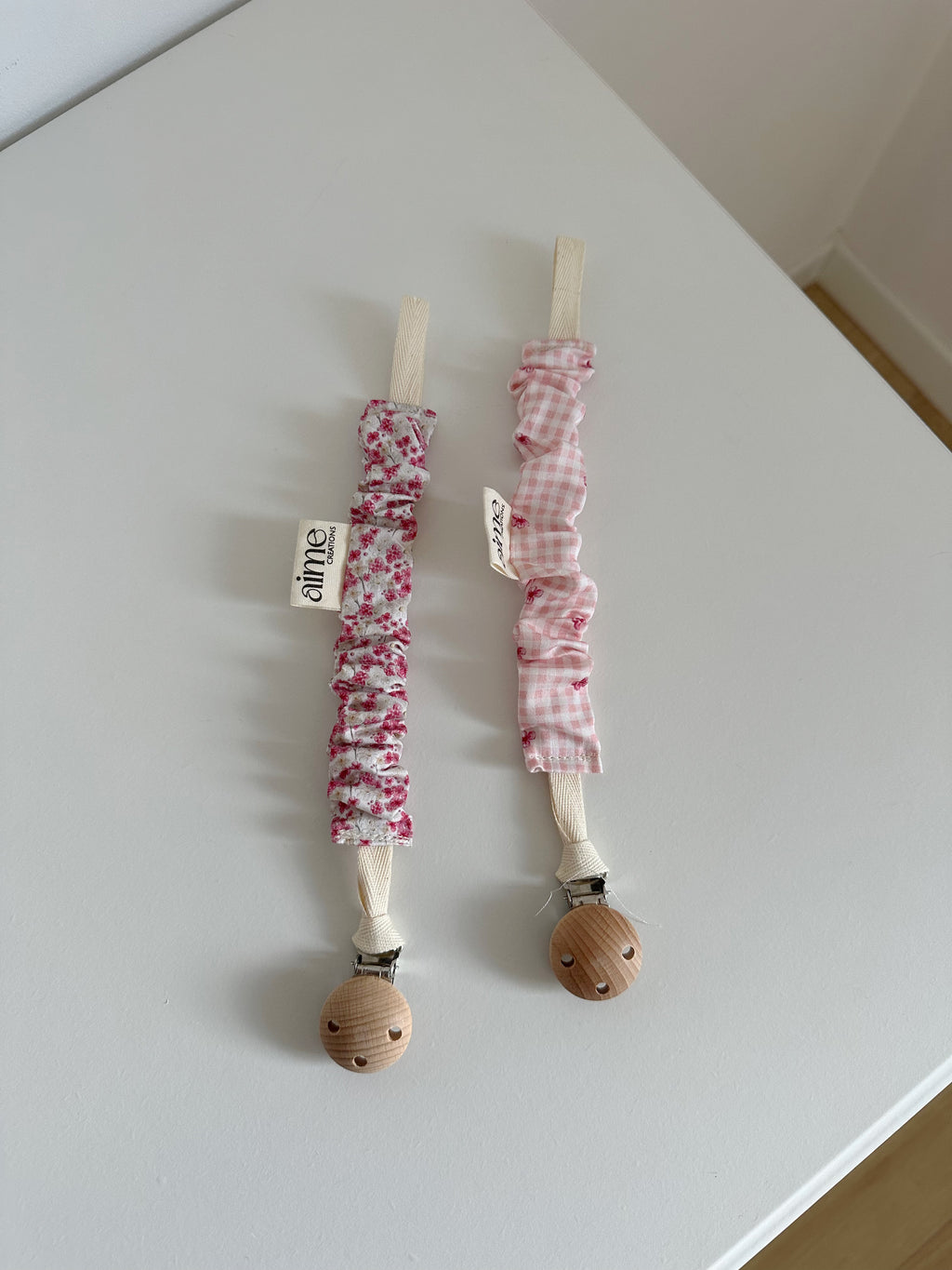 Clip porta ciuccio artigianle sui toni del rosa