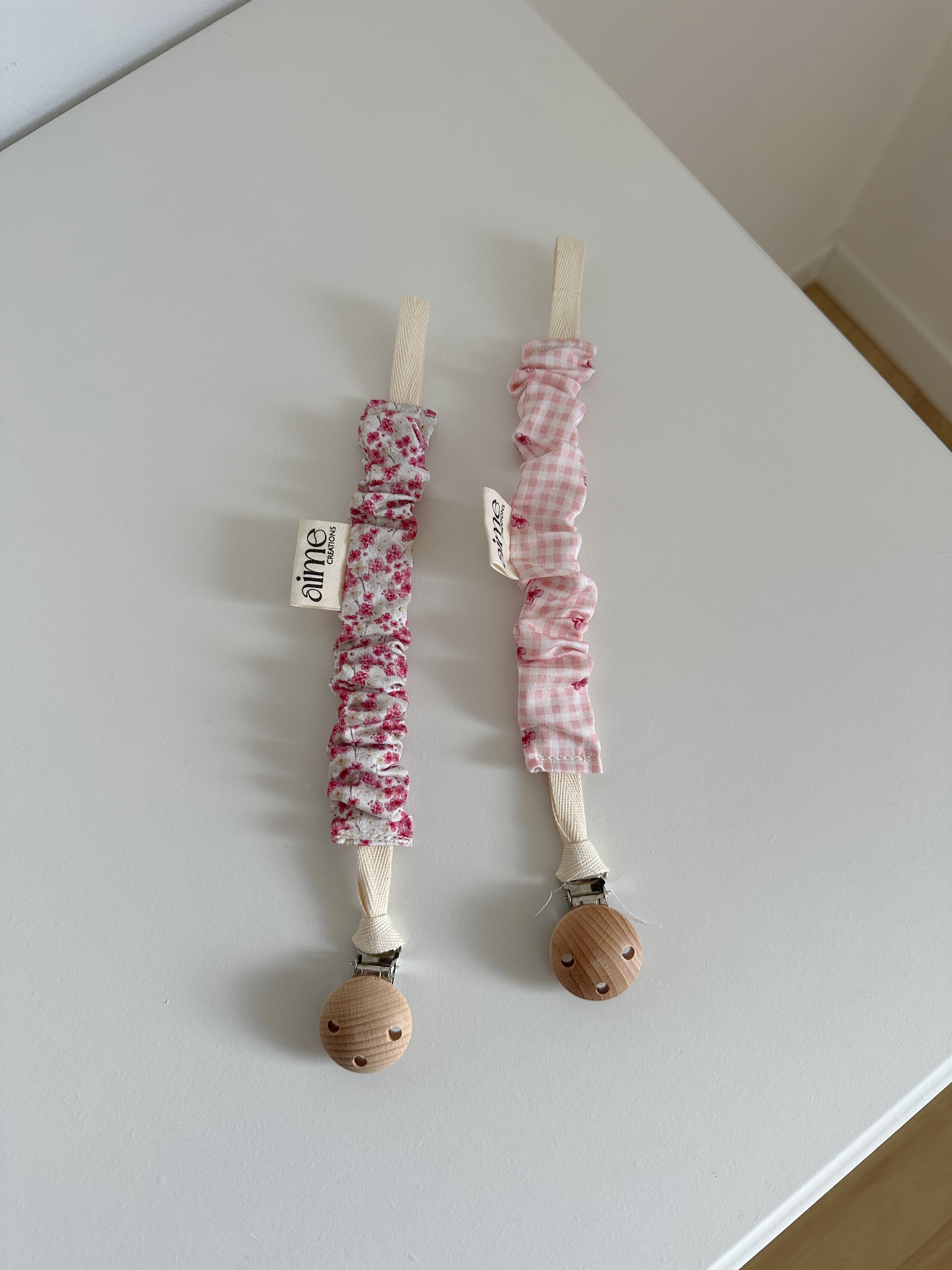 Clip porta ciuccio artigianle sui toni del rosa