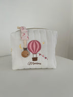 idea regalo nascita con beauty case ricamato con mongolfiera rosa