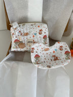 box regalo composto da beauty case, bavaglino e clip ciuccio con disegni animaletti del bosco 