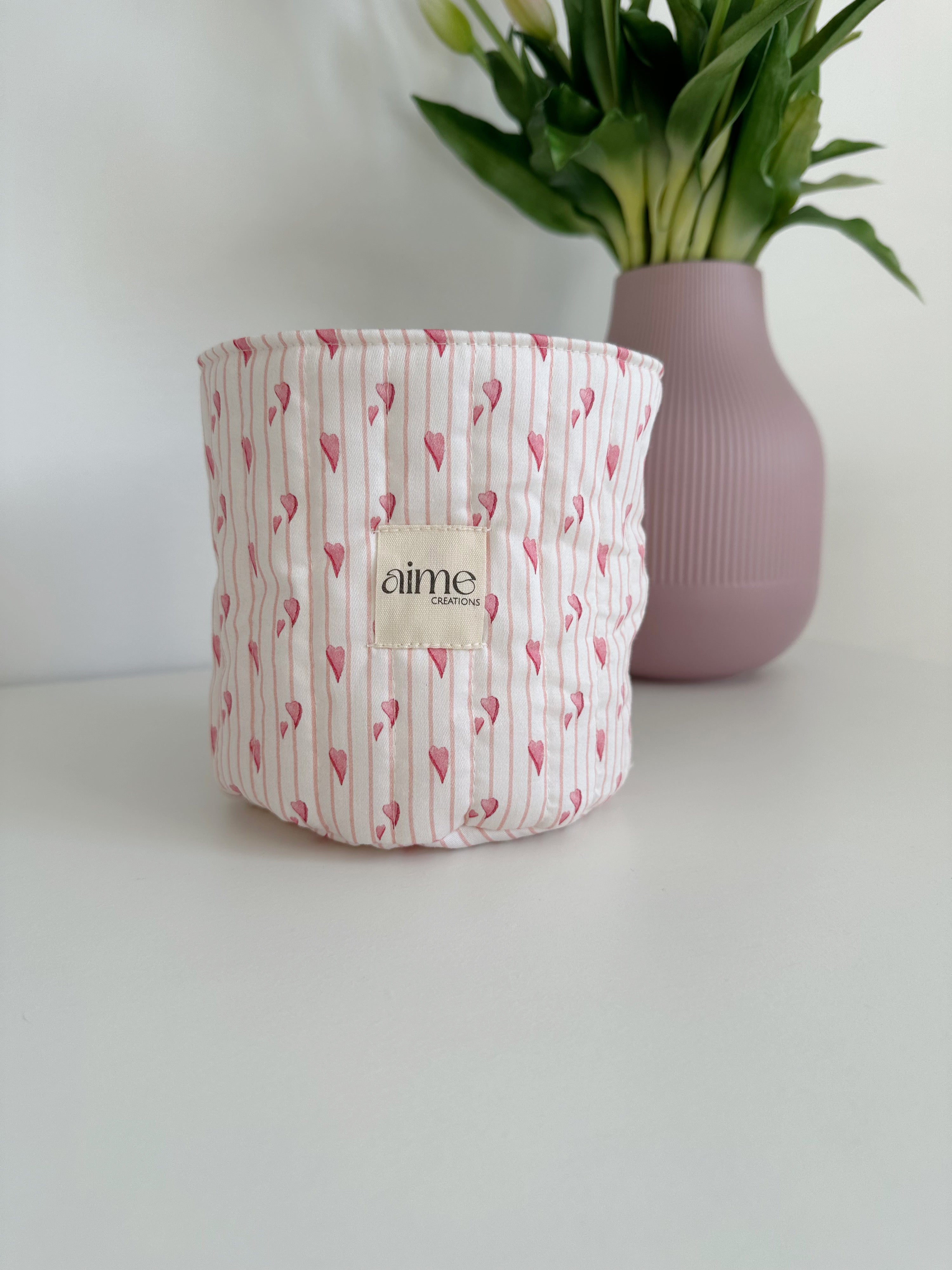 cestino artigianale rosa con cuori 