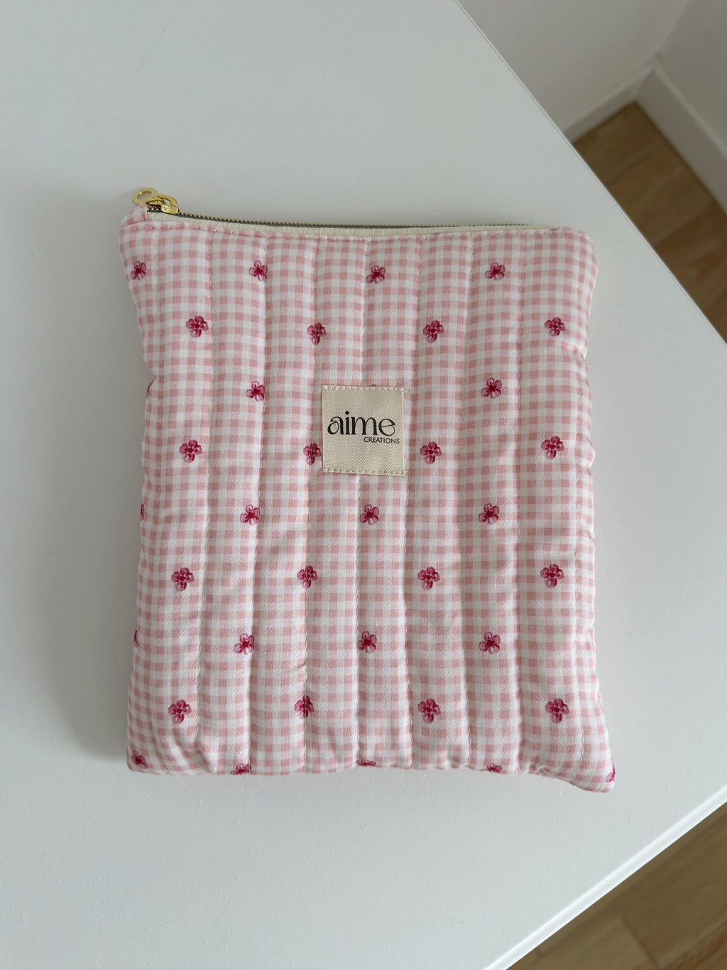 custodia ebook reader artigianale e personalizzabile con quadretti rosa e fiori