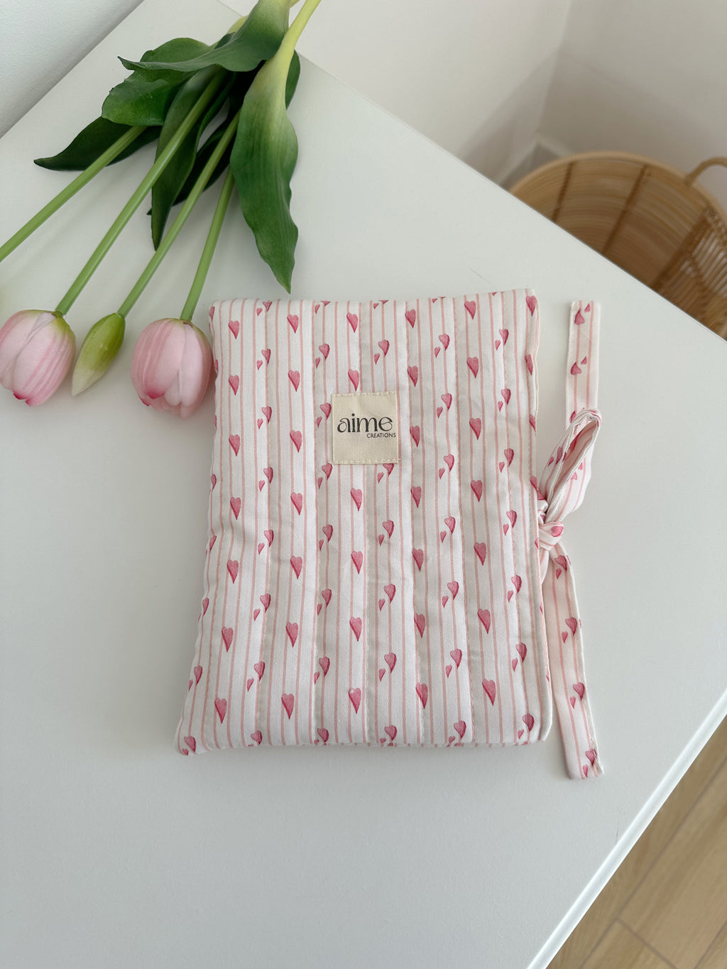 custodia libro artigianale e personalizzabile rosa con cuori