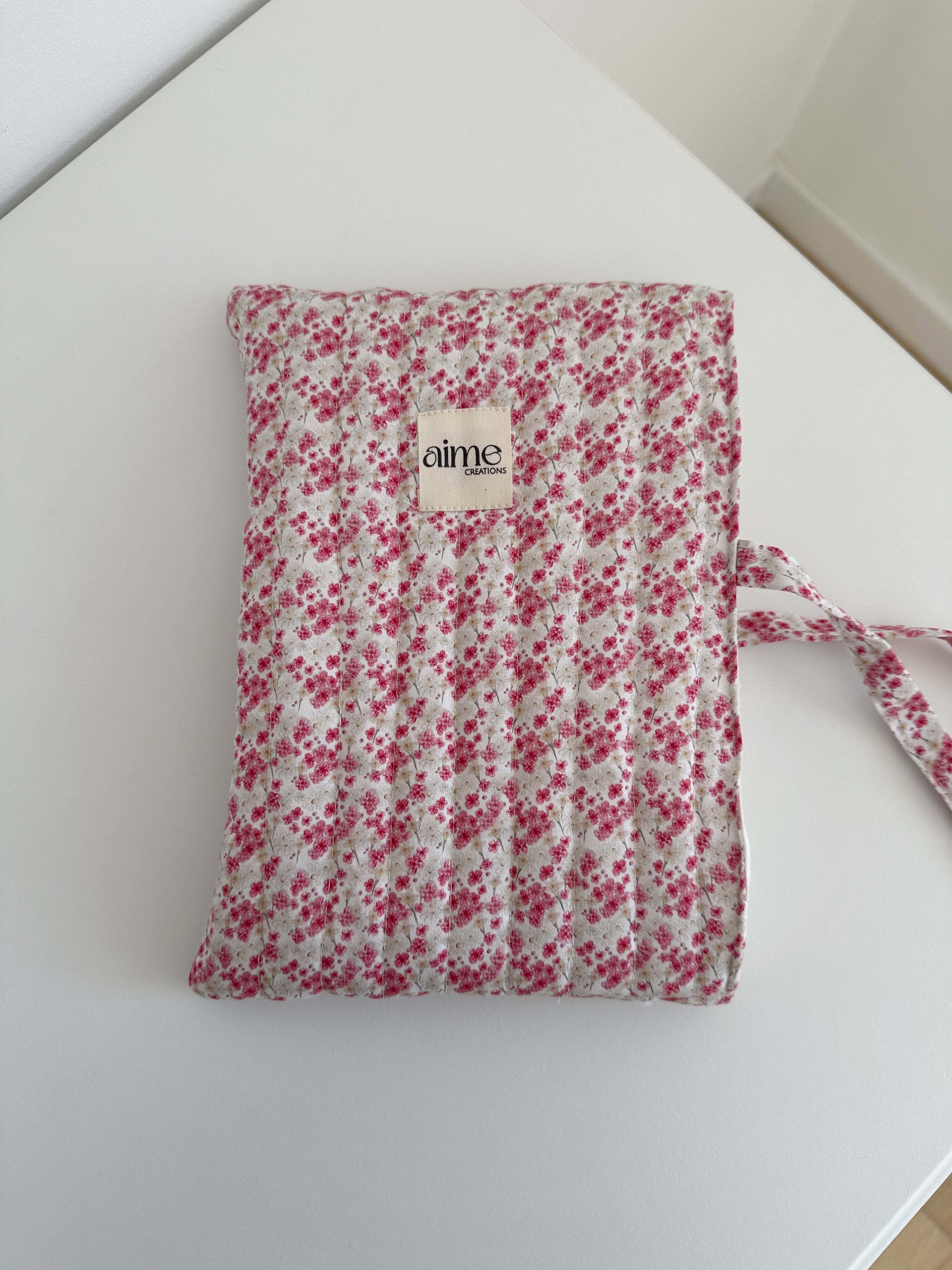 custodia libro con fiori rosa artigianale e personalizzabile