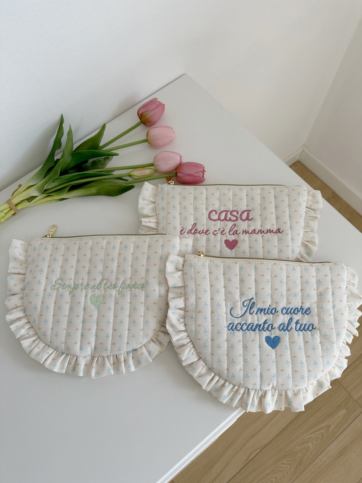 pochette artigianale con dedica ricamata