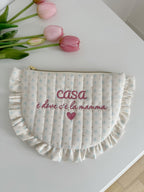 pochette artigianale con ricamo rosa per la mamma