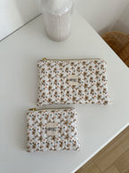pochette dai toni floreali color caramello