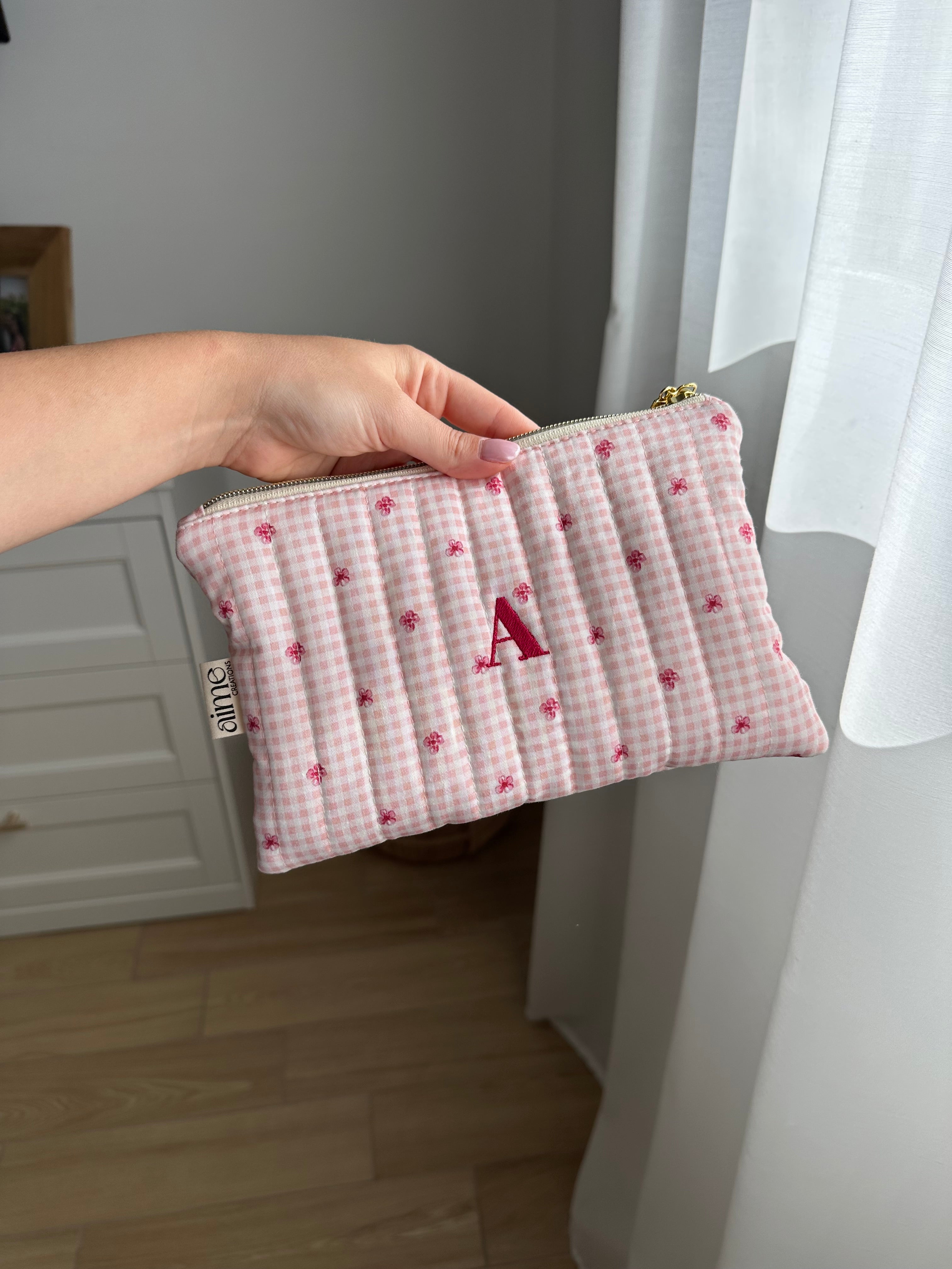 pochette a quadretti rosa con ricamo 
