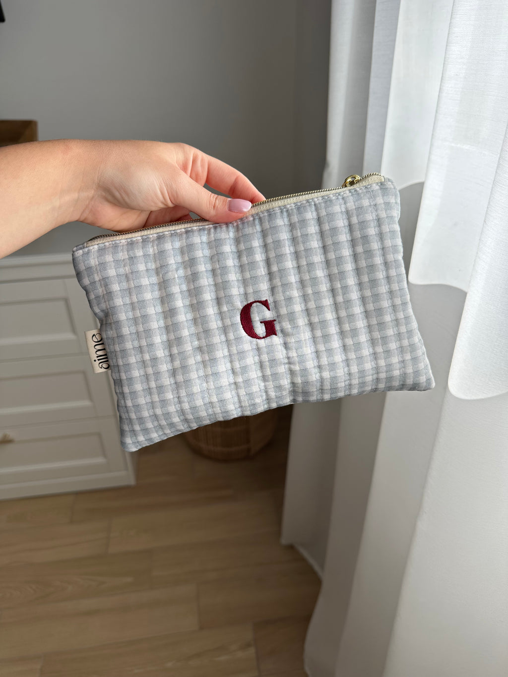 pochette a quadretto blu con ricamo