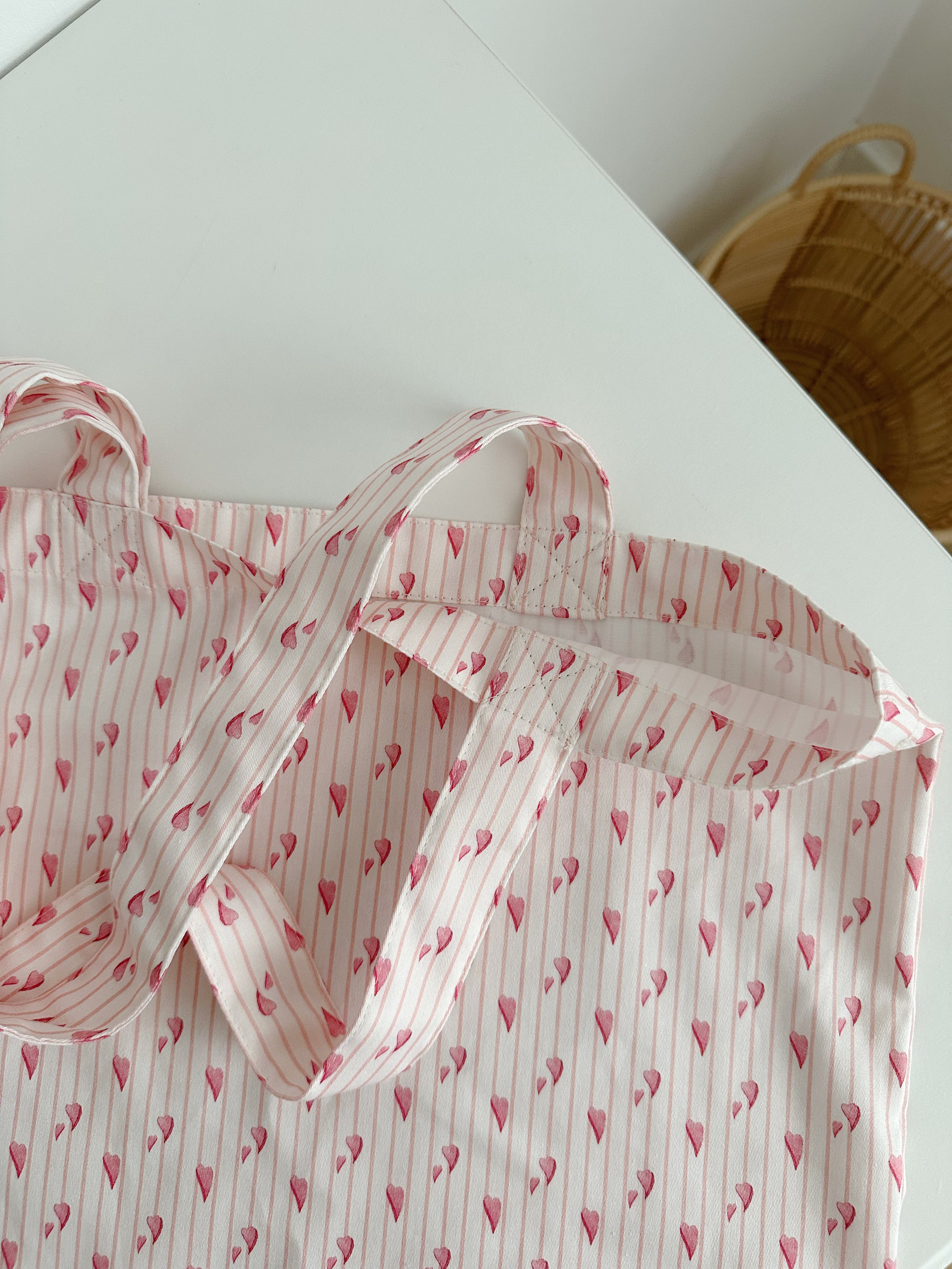 tote bag artigianale e personalizzabile rosa 