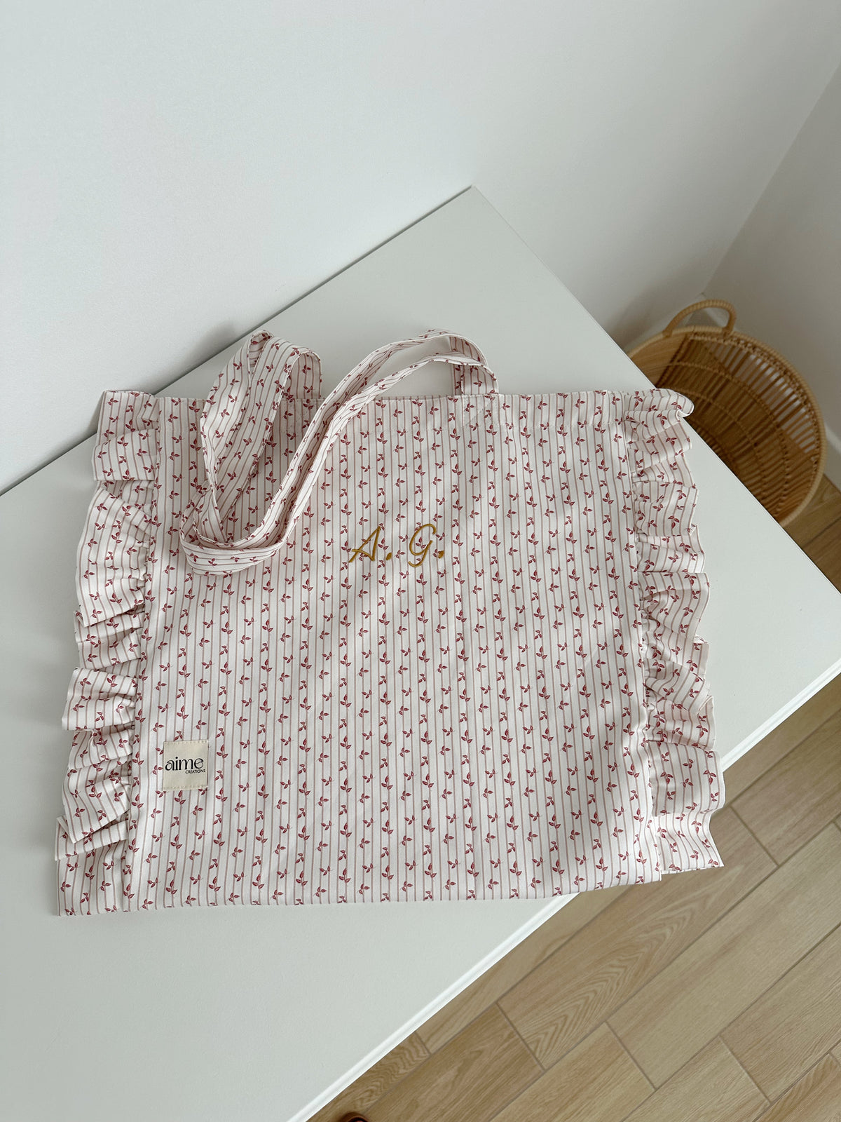 tote bag artigianale con ricamo del nome