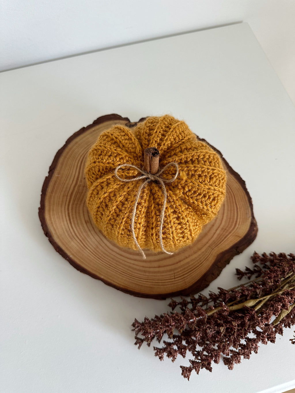 zucca artigianale per decorare la casa al colore caramello